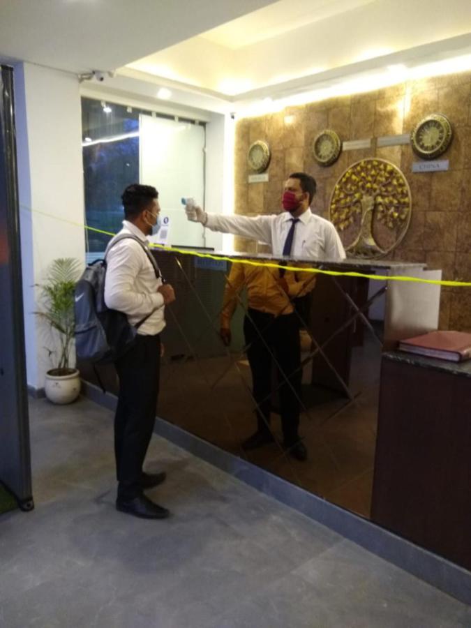 Airport Hotel Tashree New Delhi Exteriör bild