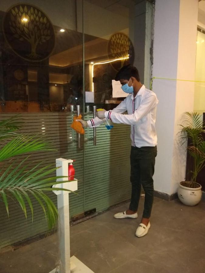 Airport Hotel Tashree New Delhi Exteriör bild