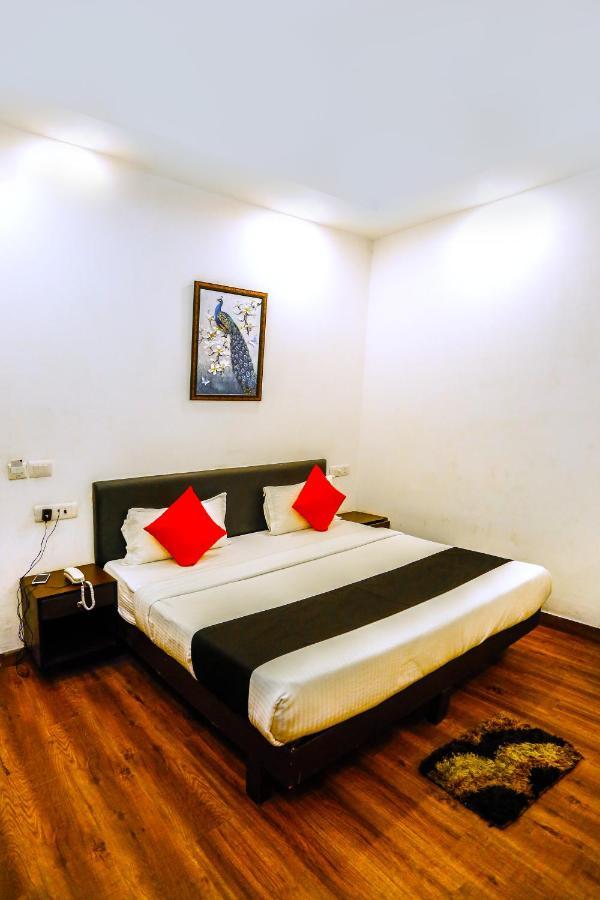 Airport Hotel Tashree New Delhi Exteriör bild