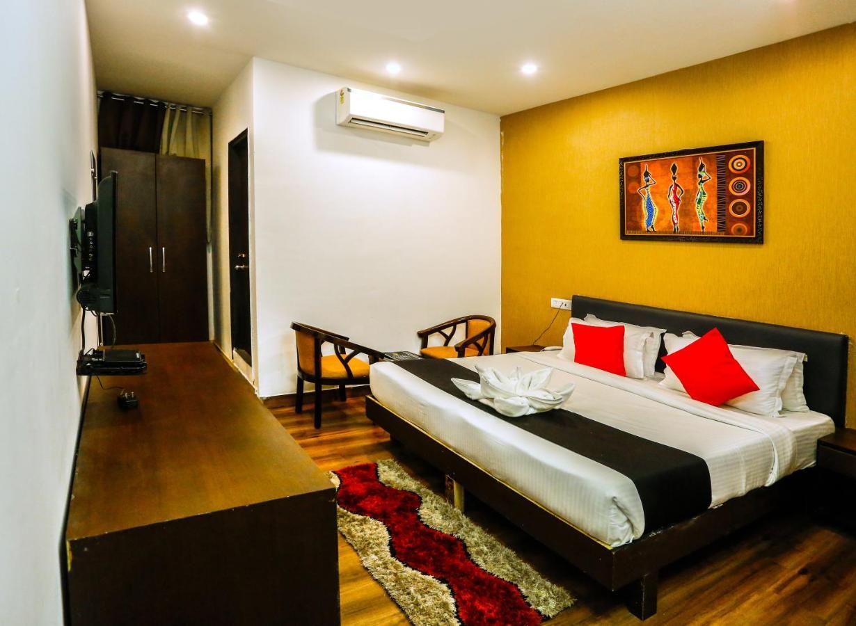 Airport Hotel Tashree New Delhi Exteriör bild