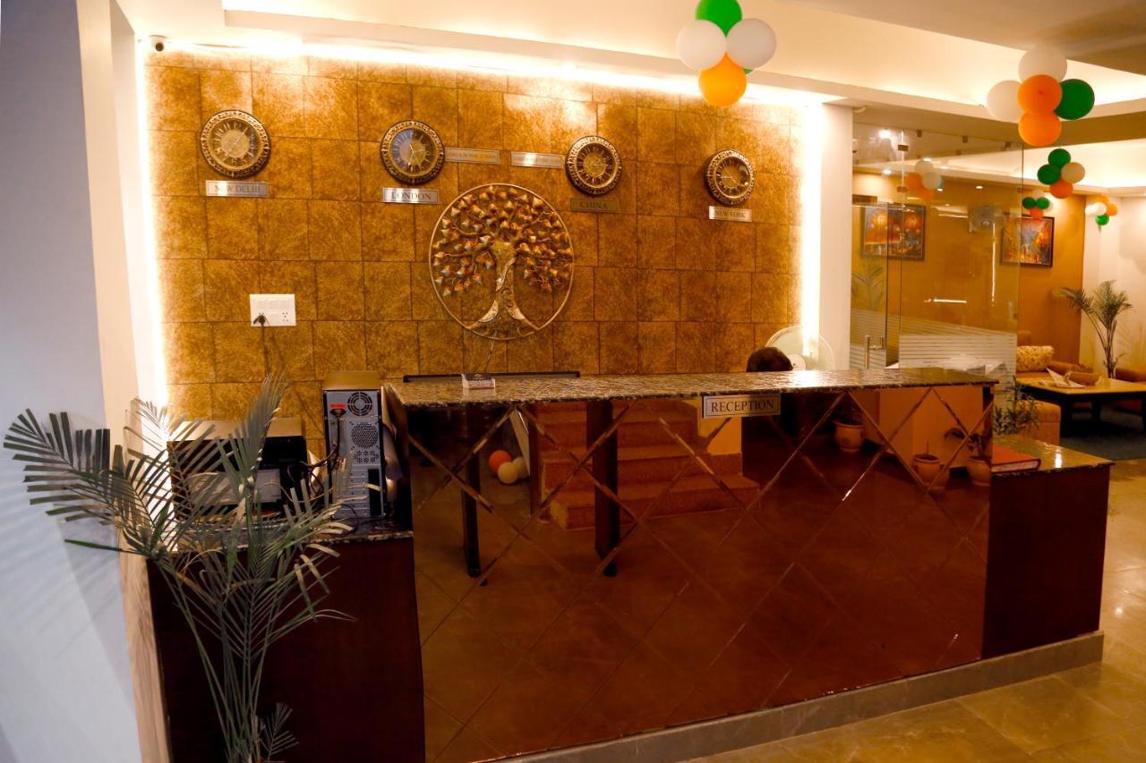 Airport Hotel Tashree New Delhi Exteriör bild