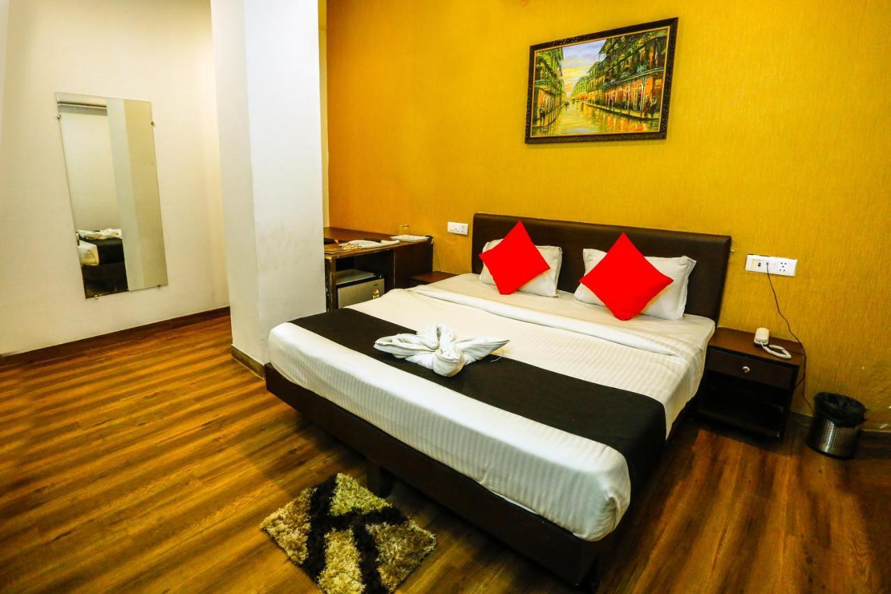 Airport Hotel Tashree New Delhi Exteriör bild