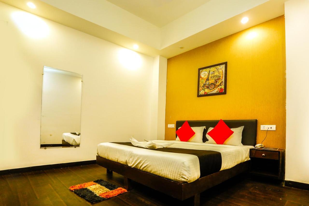 Airport Hotel Tashree New Delhi Exteriör bild