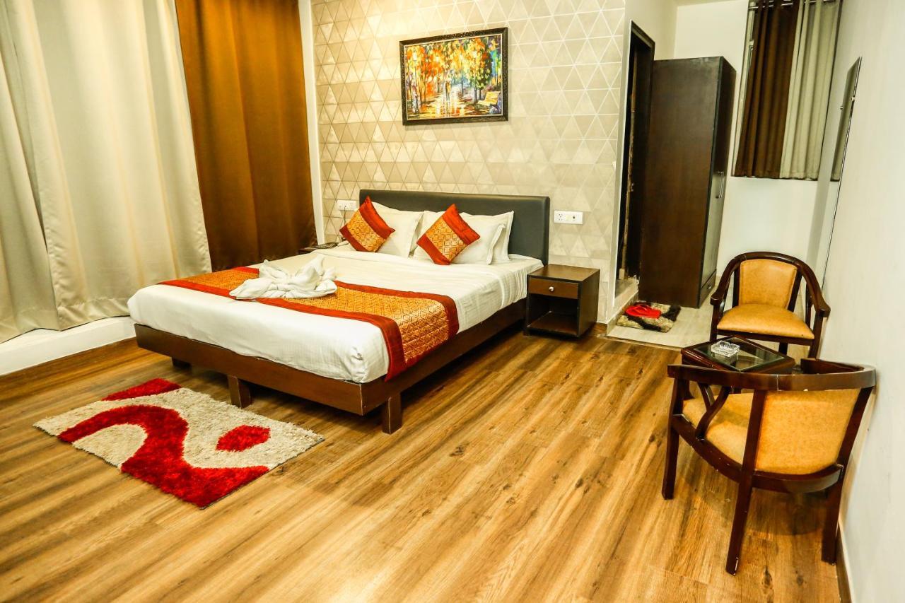 Airport Hotel Tashree New Delhi Exteriör bild