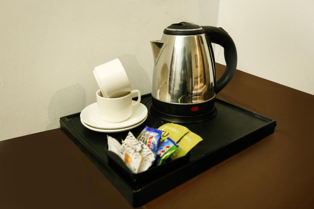 Airport Hotel Tashree New Delhi Exteriör bild