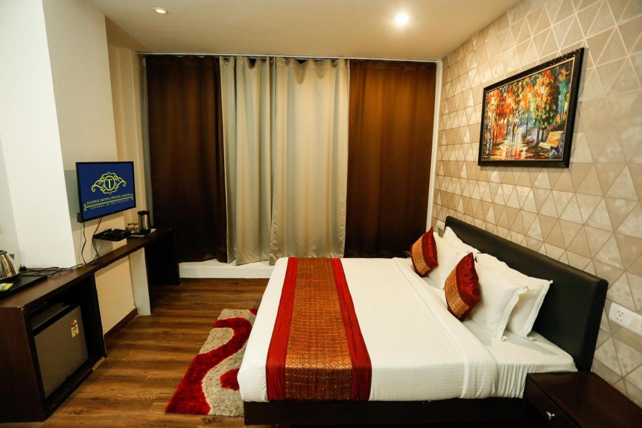 Airport Hotel Tashree New Delhi Exteriör bild
