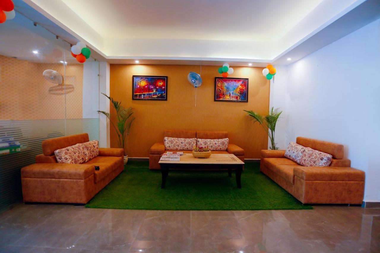 Airport Hotel Tashree New Delhi Exteriör bild