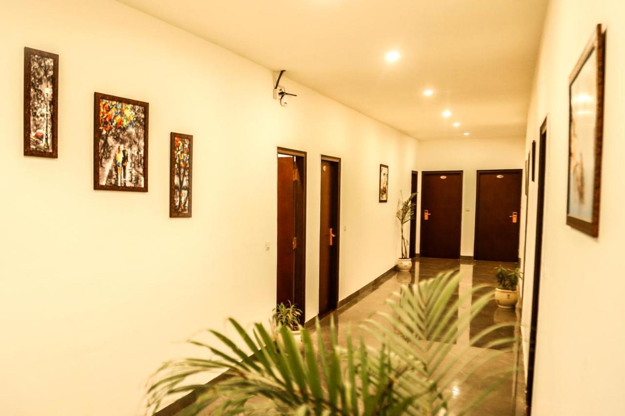 Airport Hotel Tashree New Delhi Exteriör bild